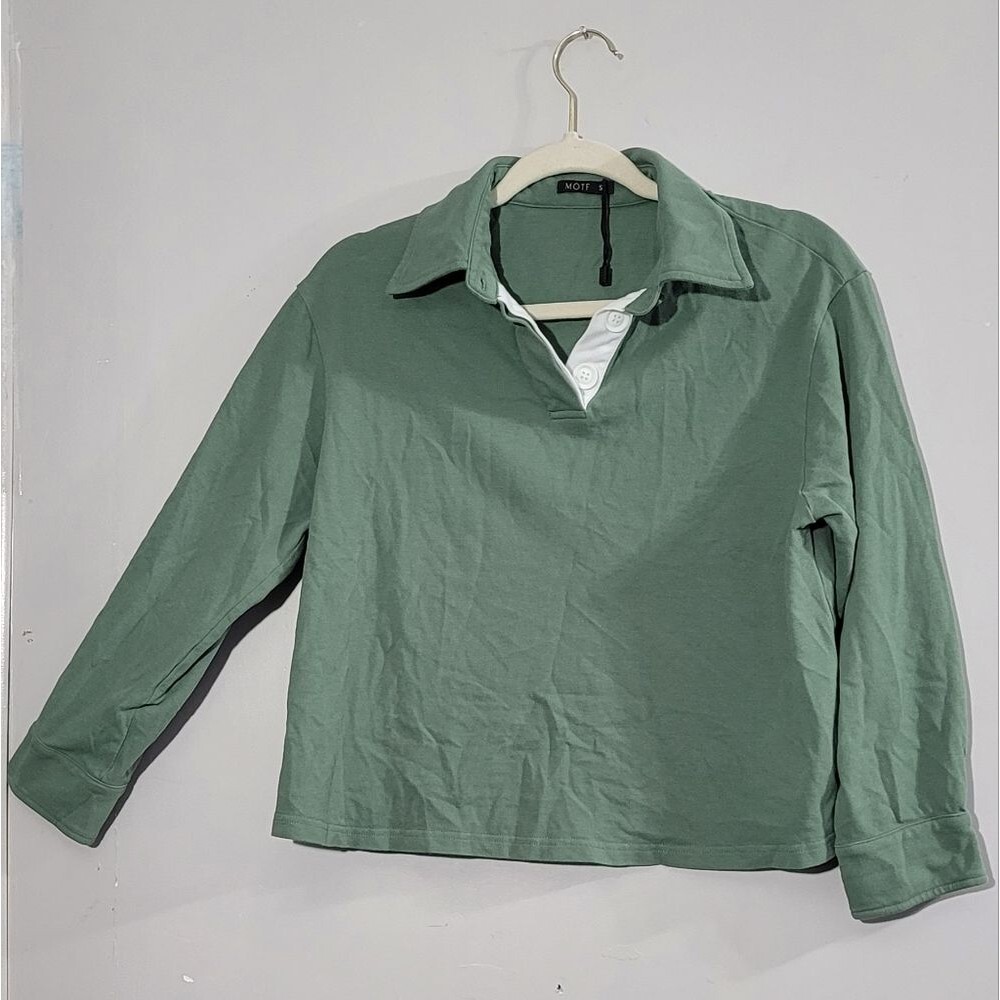 MOTF (s) green v neck collared long sleeved cropped top NWOT